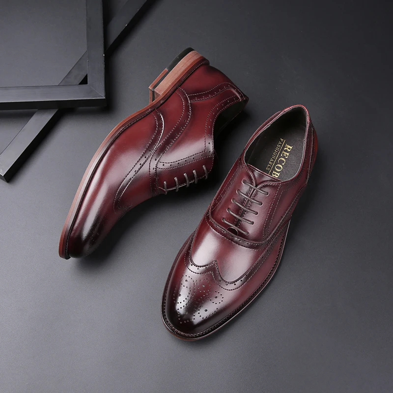 Мъжки дишаща официалната бизнес ежедневни кожени обувки в стил ретро с остри пръсти, които нарастване на мъжки обувки