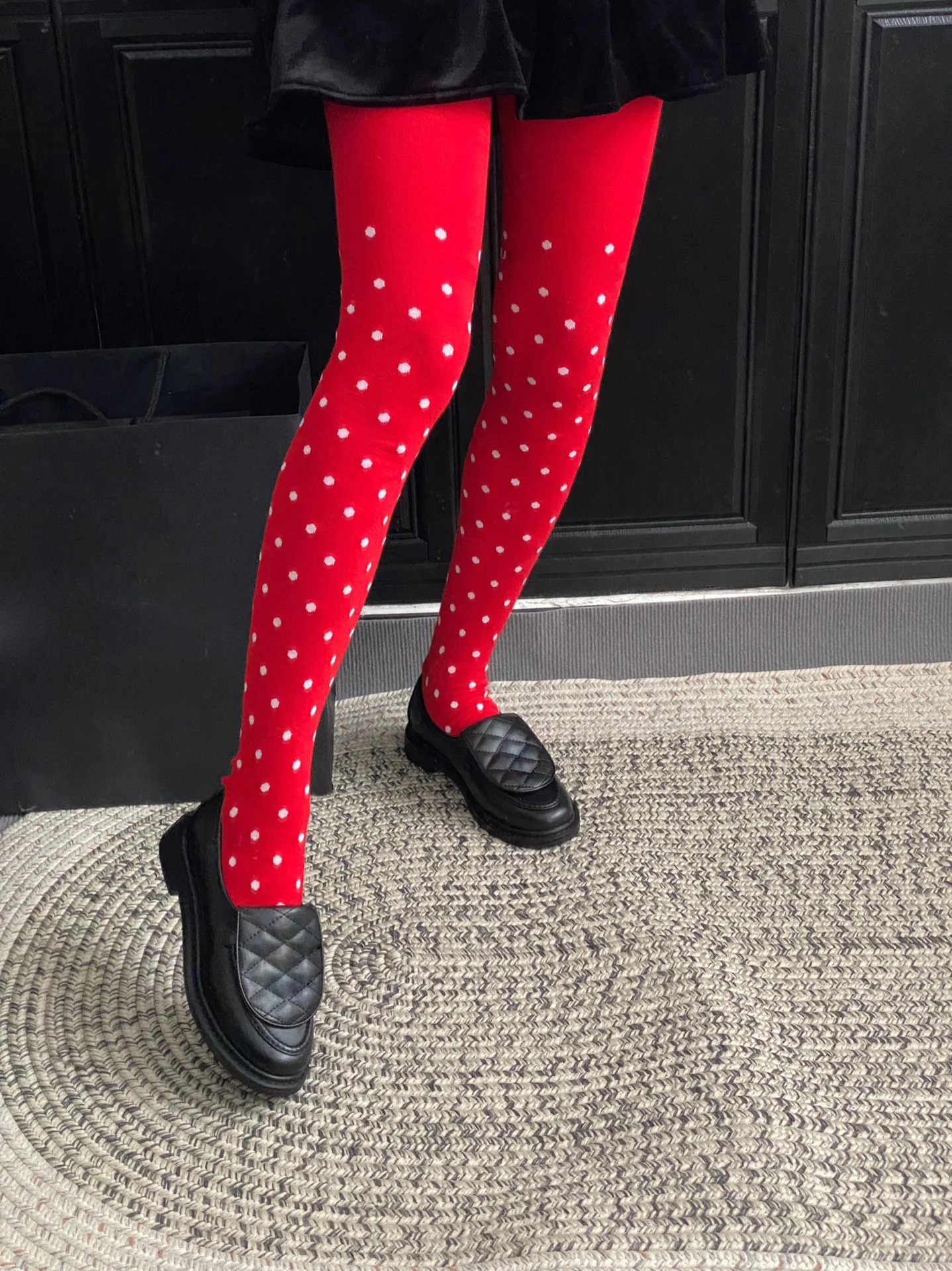 Червени чорапи, дамски чорапогащник на точки